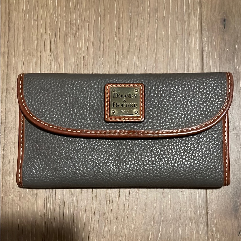 Dooney & Bourke Gray Leather elephant skin Wallet
